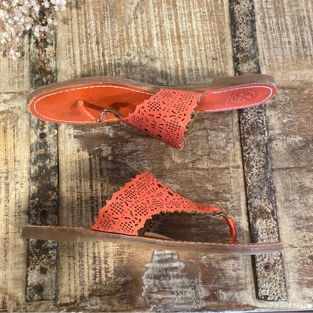 Tory Burch Roselle Thong Sandals Red Orange Colored Perforated Leather Size 8 - Picture 5 of 16